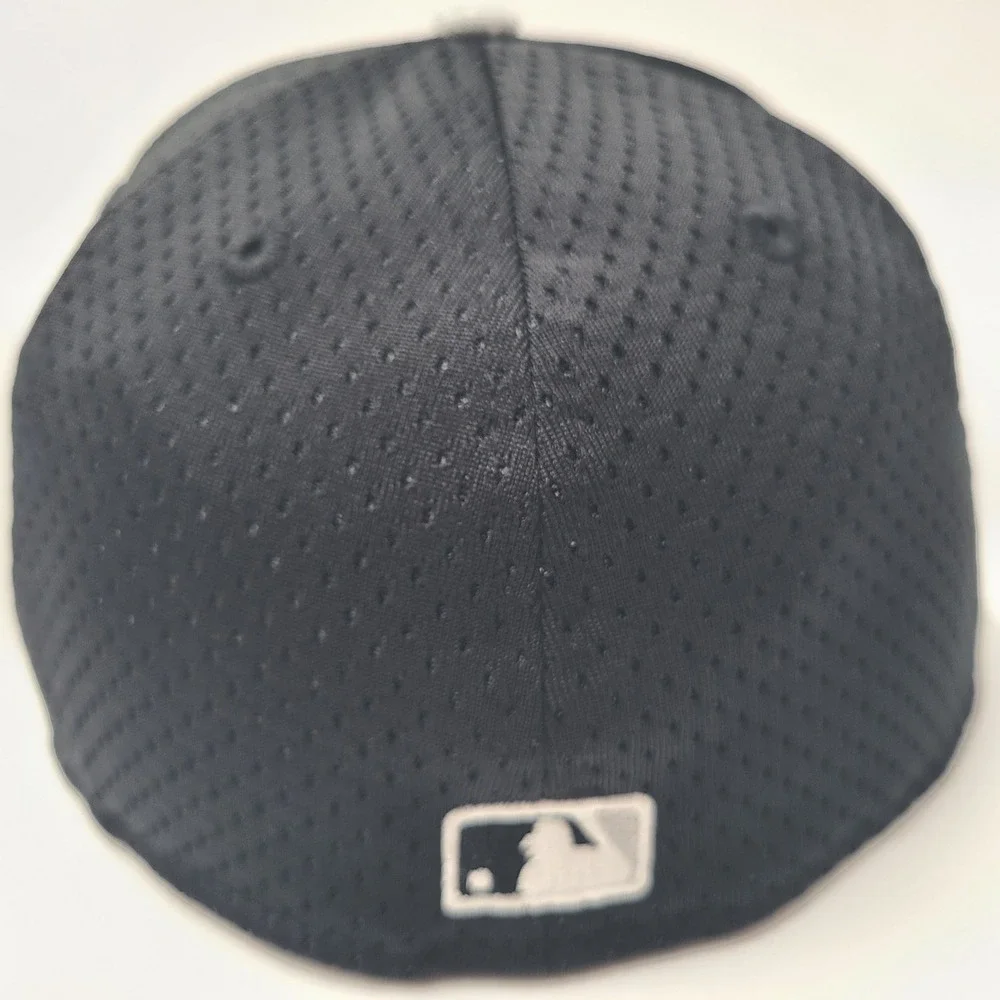 Chicago White Sox Hat Fitted 7 1/4 New Era 59Fifty Black Gray 2005 World Series